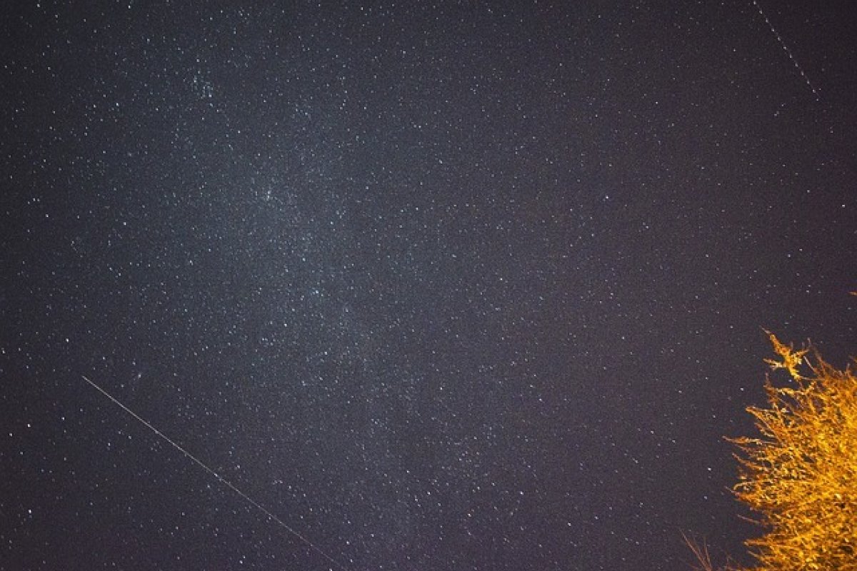 Chuva de meteoros Leônidas acontece na madrugada de sábado (18)