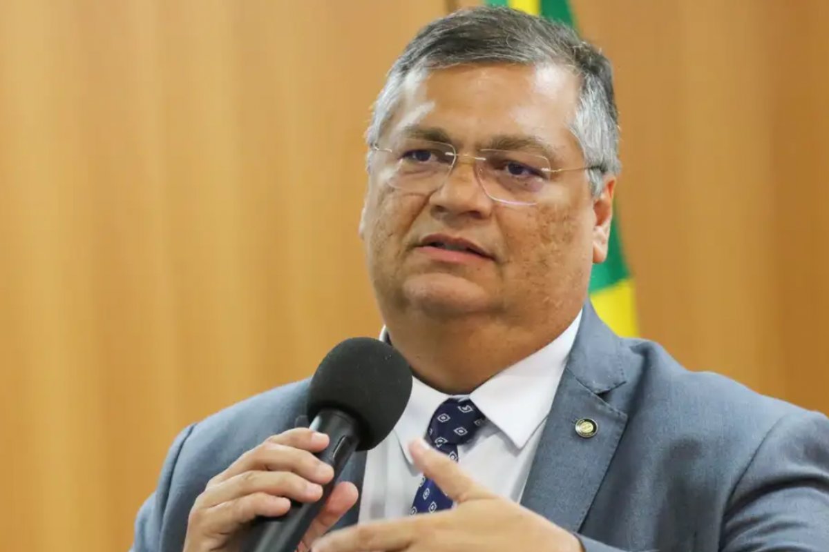 Flávio Dino manda investigar acesso à água após morte de fã em show da Taylor Swift