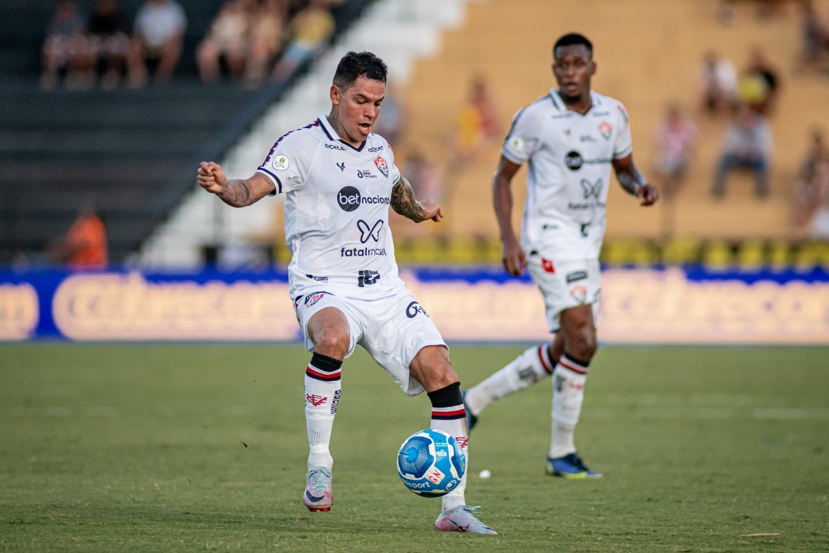 Vitória enfrenta o Sport no Barradão hoje (18)