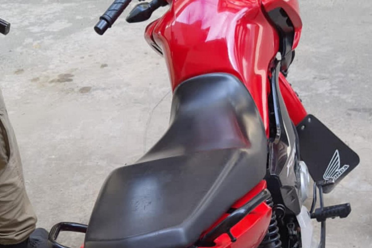 Moto roubada é recuperada pela PM em Pernambués