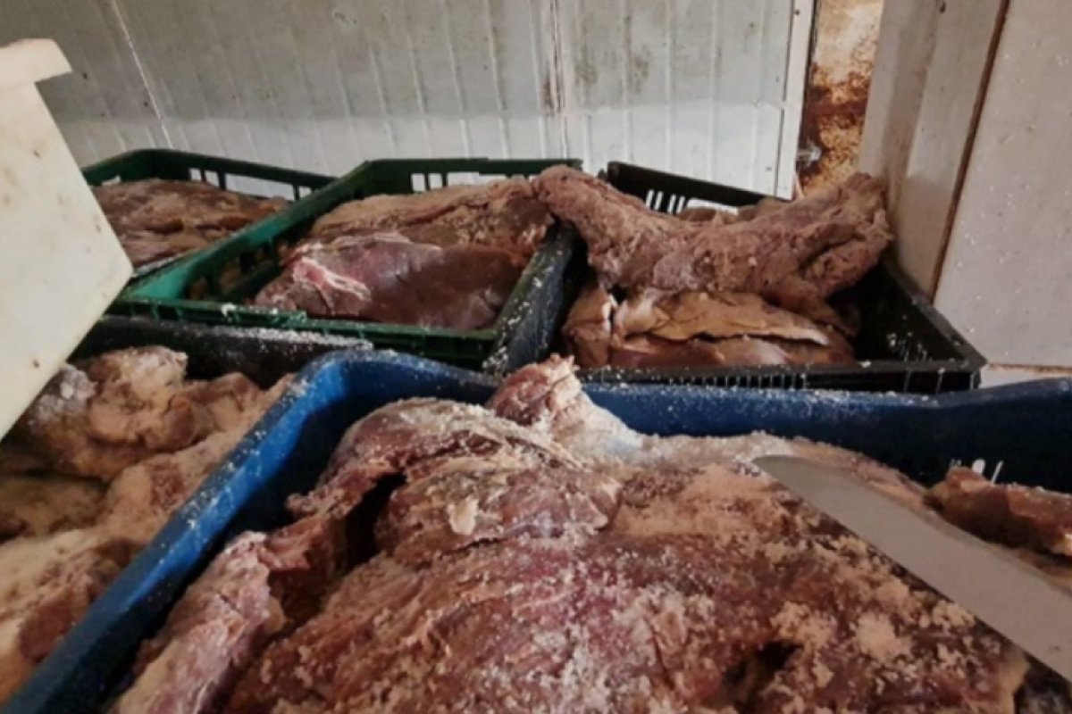 Polícia Civil apreende duas toneladas de carne vencida em São Paulo