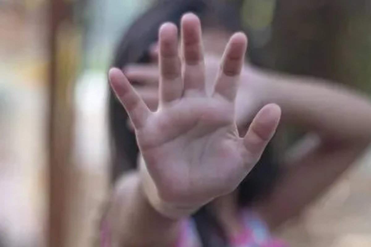 Vizinho é acusado de mostrar órgão genital para menina de 9 anos