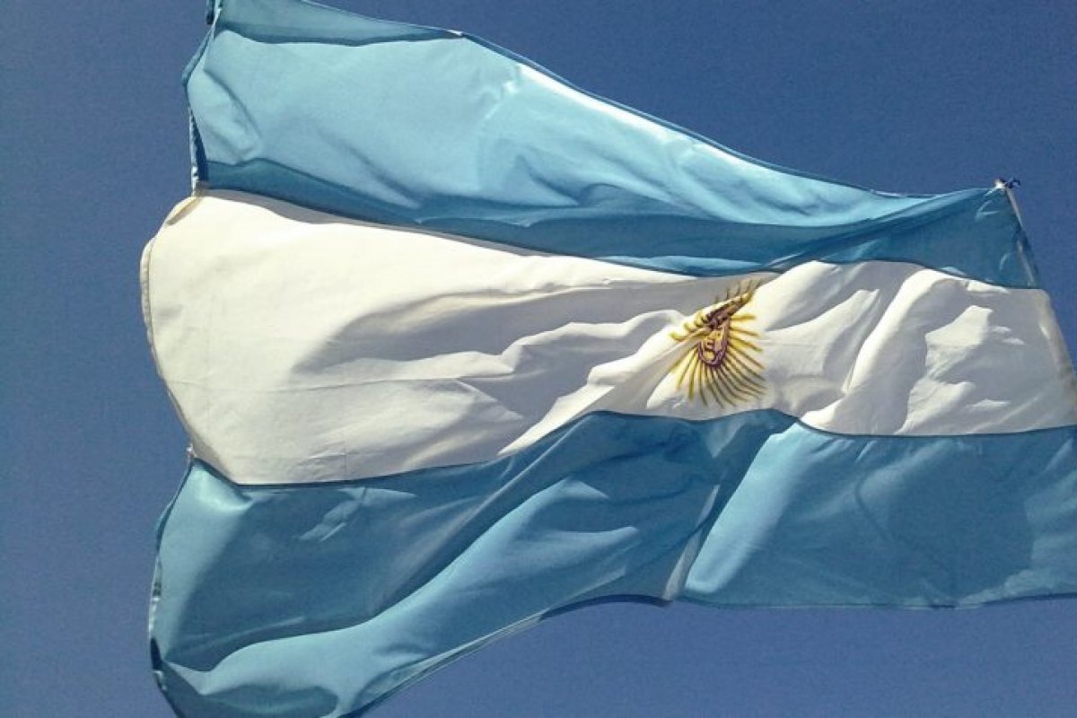 Cerca de 23 mil argentinos no Brasil devem votar neste domingo