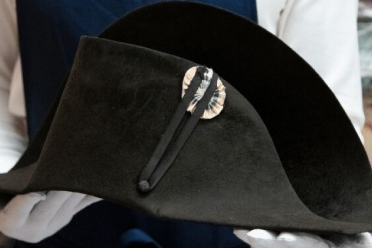Chapéu usado por Napoleão será leiloado com preço estimado em R$ 4,2 milhões