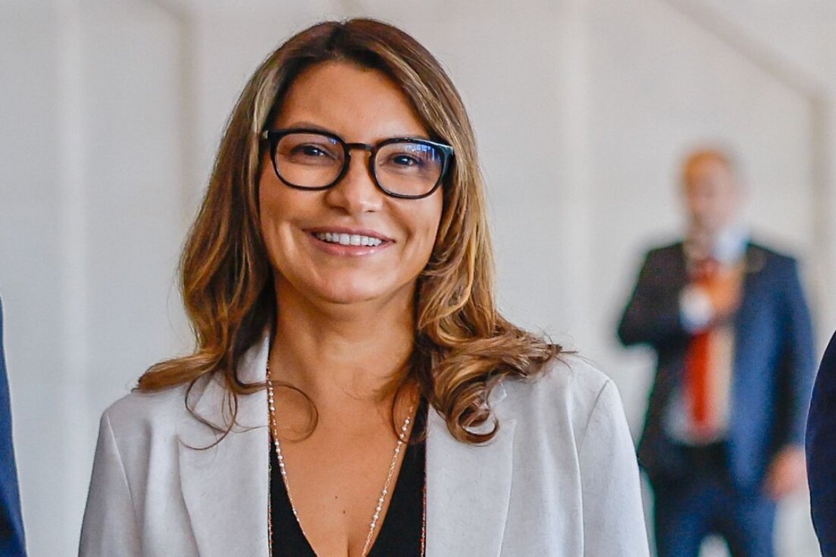 ‘Que Massa esse abraço’, escreve Janja em dia de eleição na Argentina