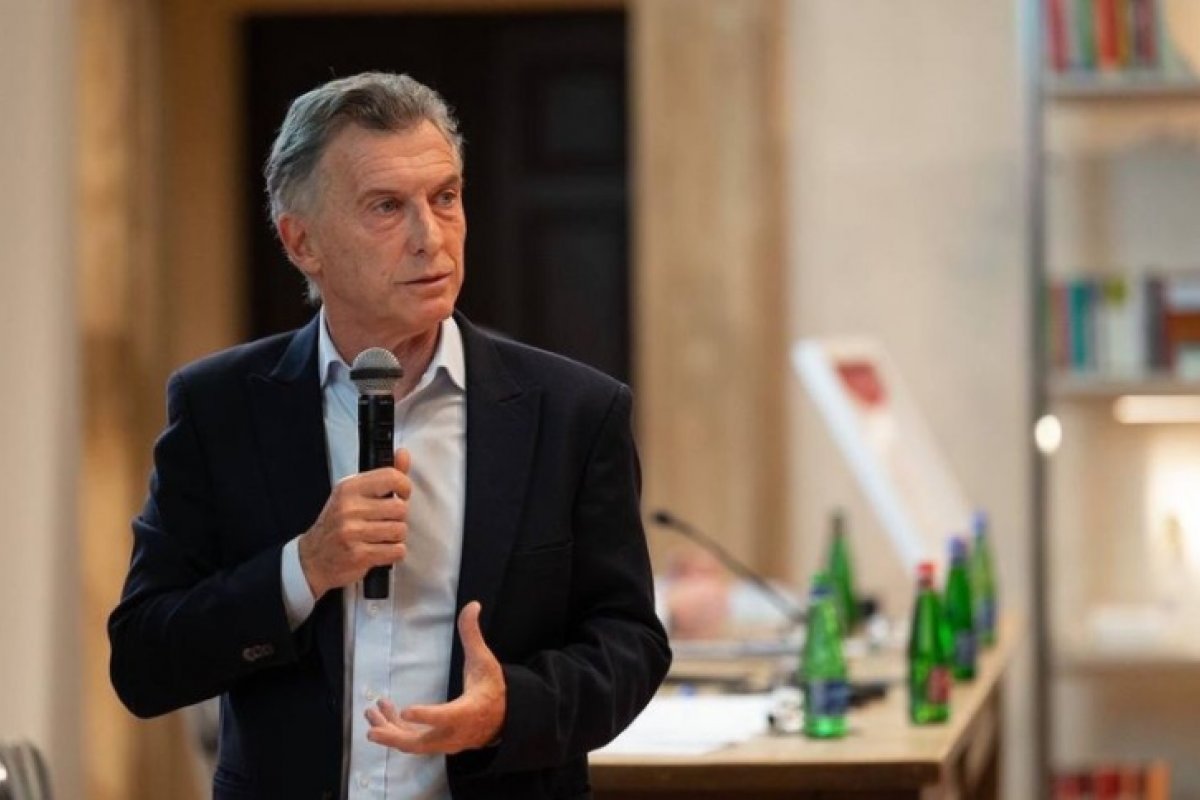 Apoiador de Milei, ex-presidente argentino Macri vota e pede participação dos eleitores