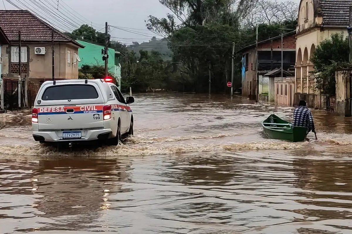 Temporais causam mortes e destruição no Sul do Brasil