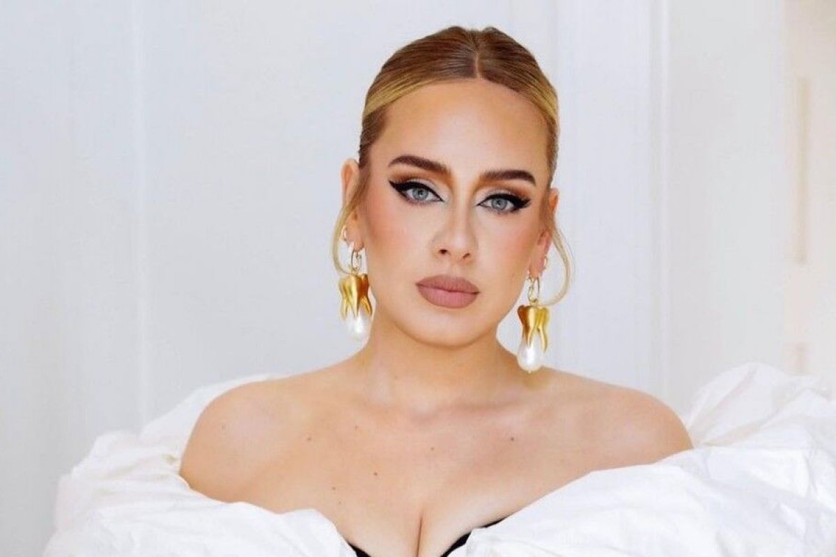 Adele surpreende fãs ao revelar casamento secreto com empresário