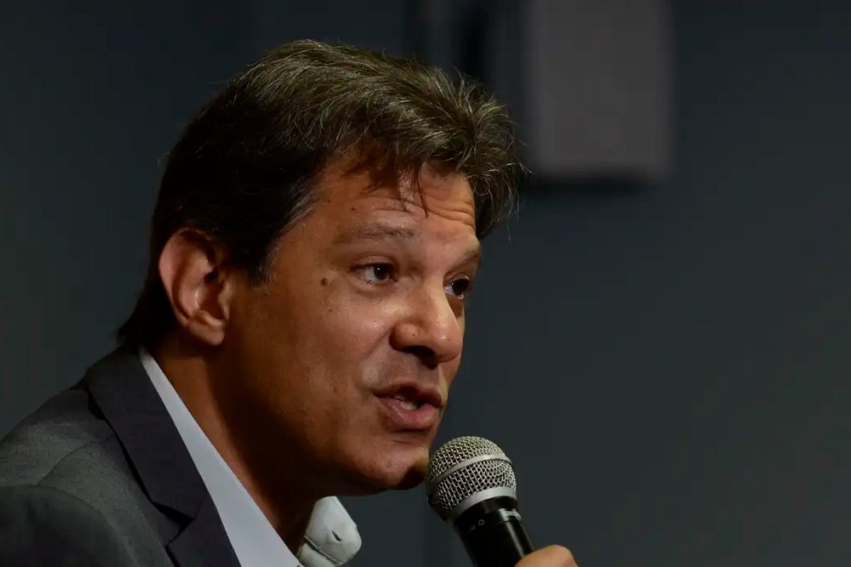 Haddad comenta vitória de Milei na Argentina: "Temos que aguardar os acontecimentos"
