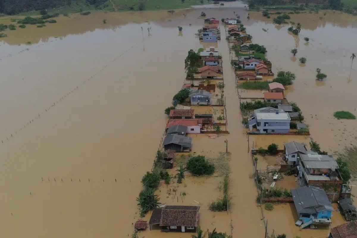 Chuvas deixam 8.500 desabrigados e mais de 200 cidades atingidas no Sul do país