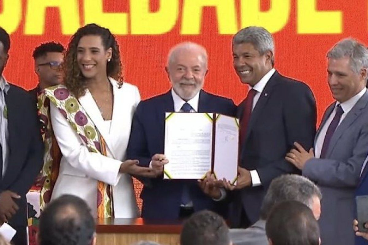 Lula assina medidas para fomentar igualdade racial: "pagamento de dívida"