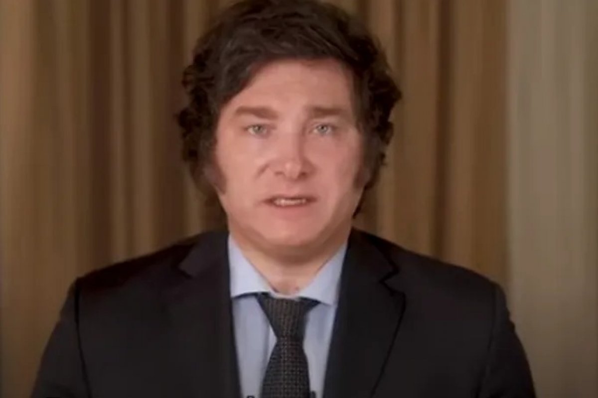 Javier Milei diz que levará adiante o plano para fechar o BC e dolarizar a economia