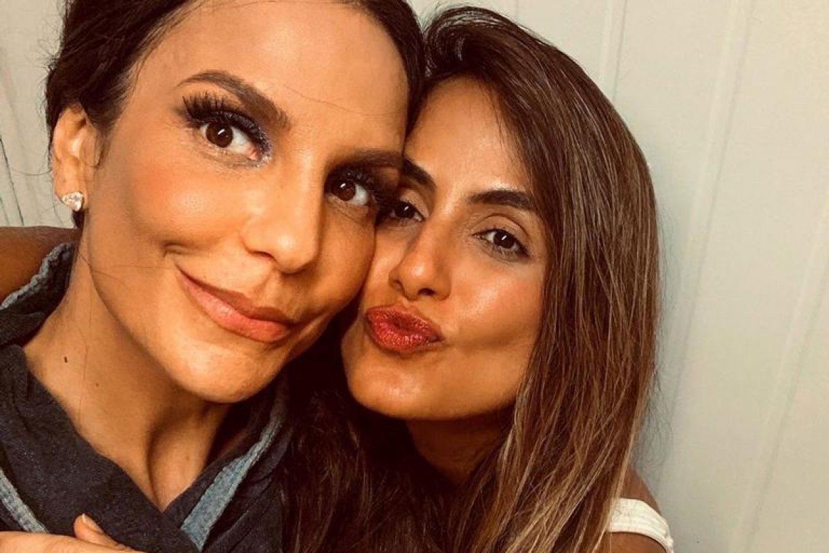 Ex-BBB Carol Peixinho encontra Ivete Sangalo em Itacaré 