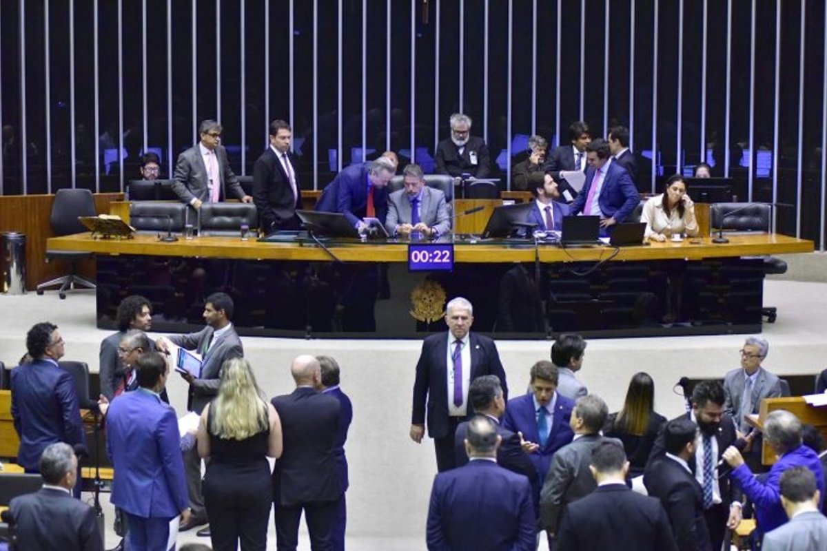 Senado vota projeto de taxação dos 'super-ricos'