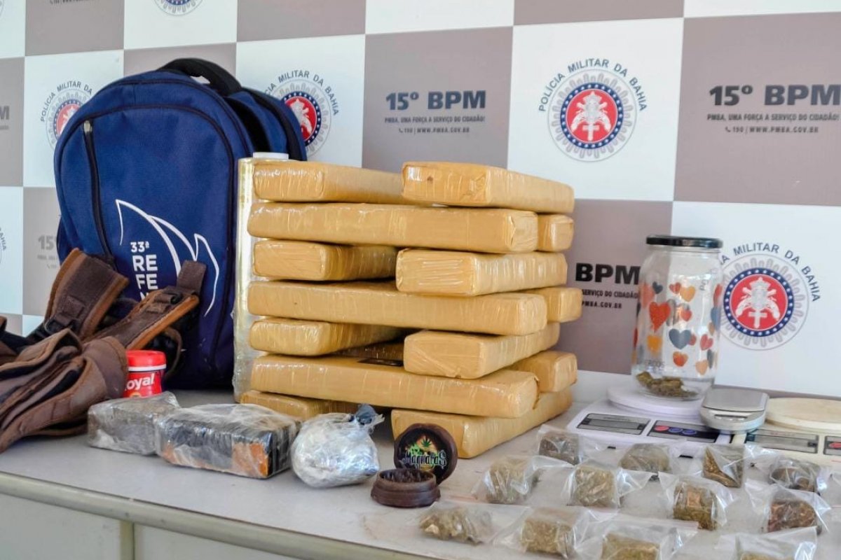 15º Batalhão da PM encontra 16 quilos de drogas em Itabuna