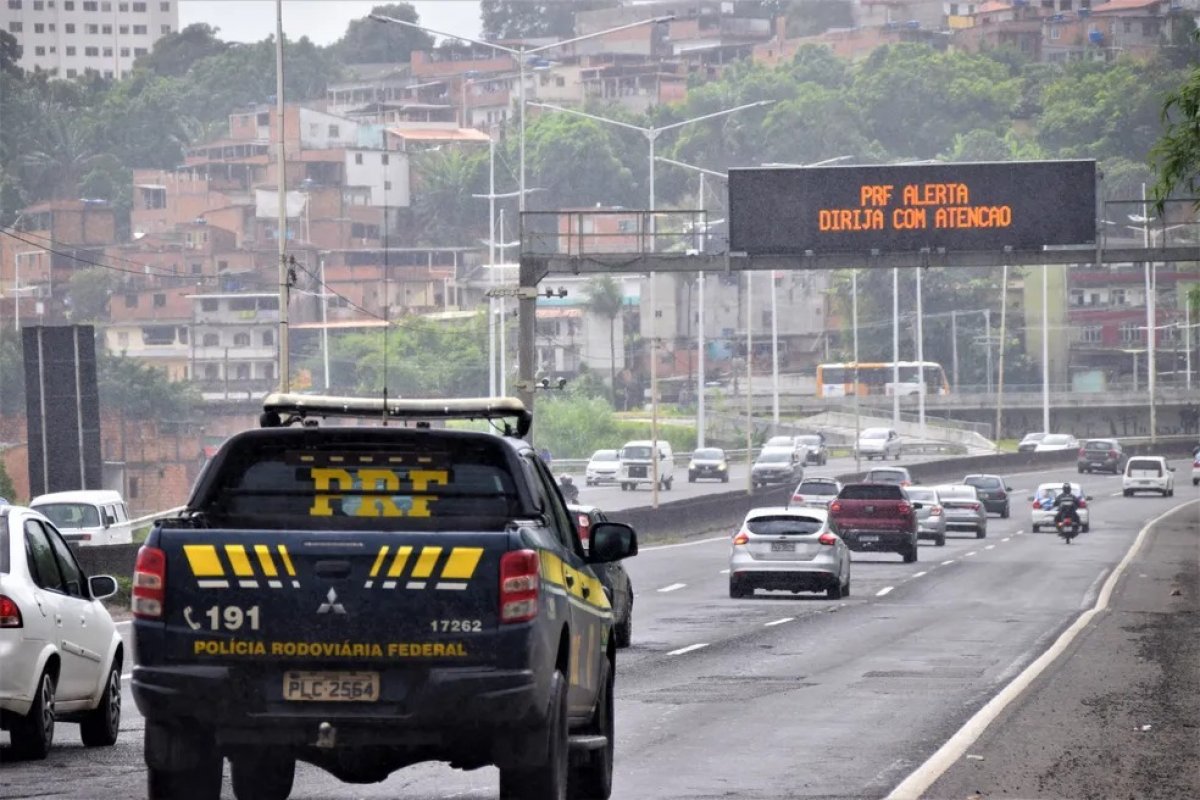 Arrastão é feito na BR-324, em Salvador