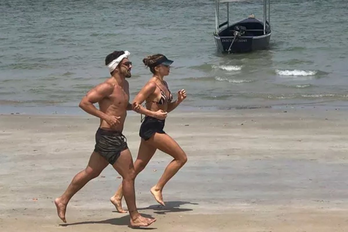 Grazi Massafera e Caio Castro são flagrados por banhistas em corrida matinal