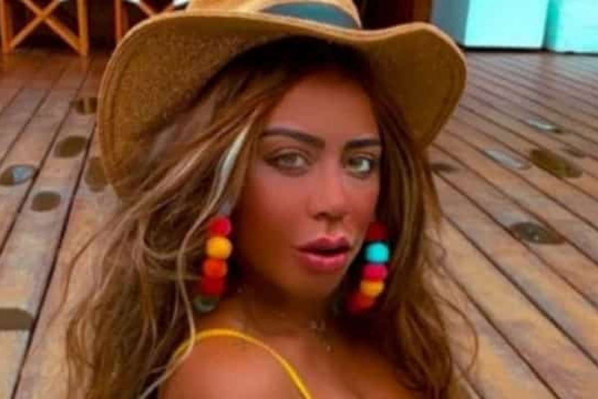 Irmã de Neymar vira piada na web após retoques em fotos