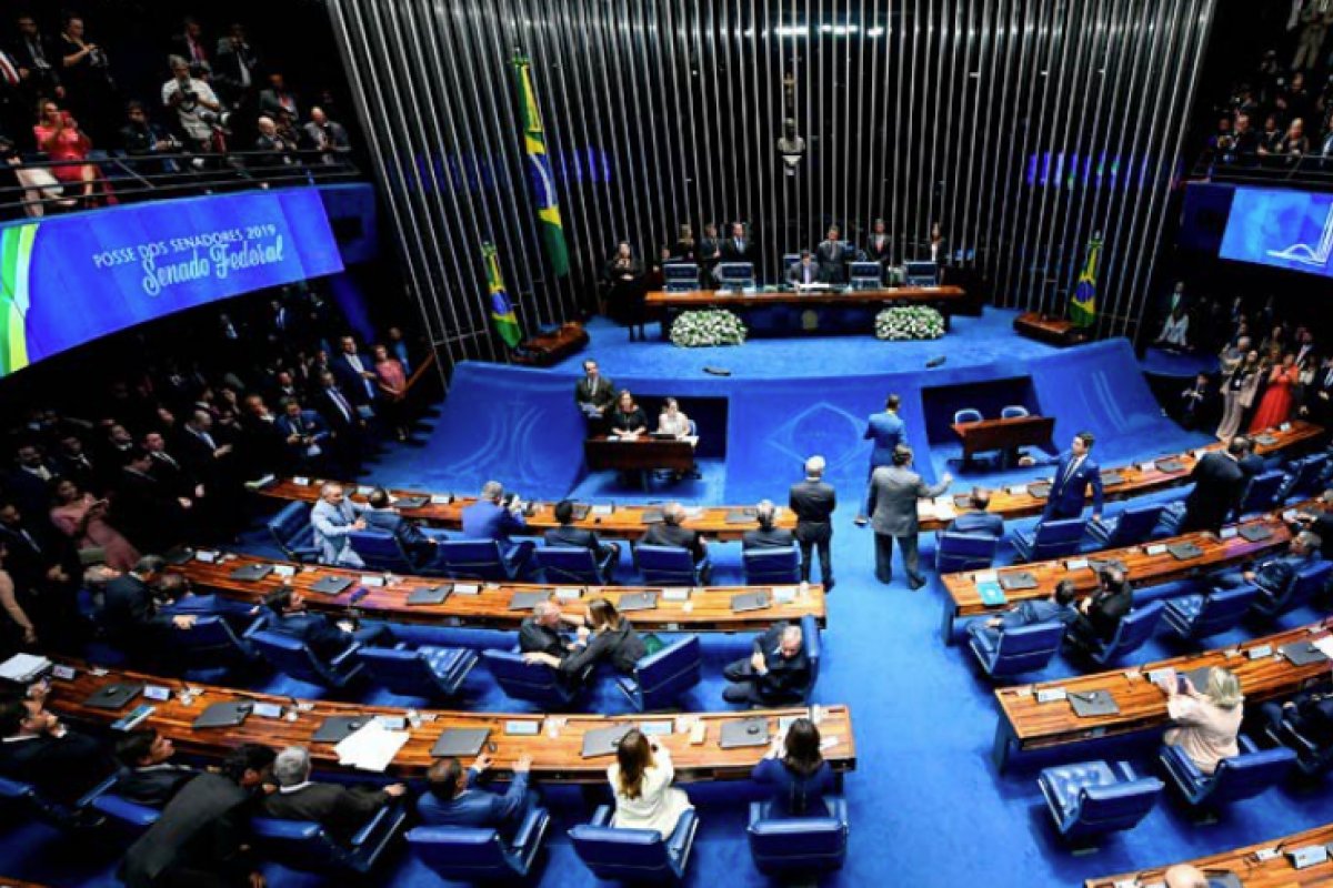 Senado adia votação da PEC que restringe decisões individuais no STF