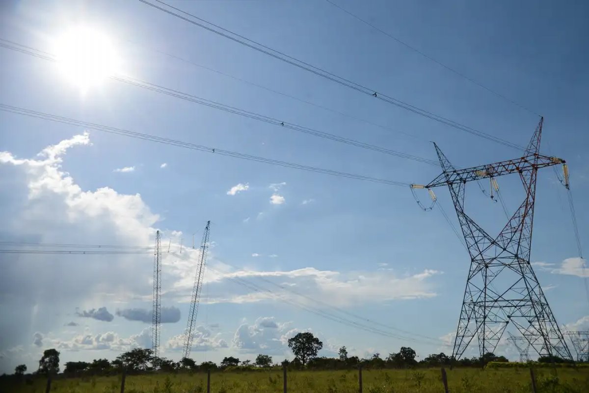 Governo cogita aumento na conta de energia elétrica a partir do ano que vem