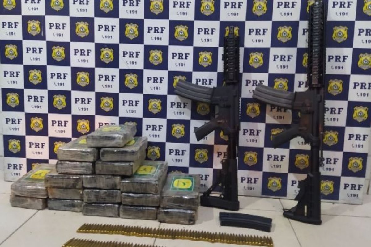 Duas pessoas são presas com armamento pesado em Feira de Santana