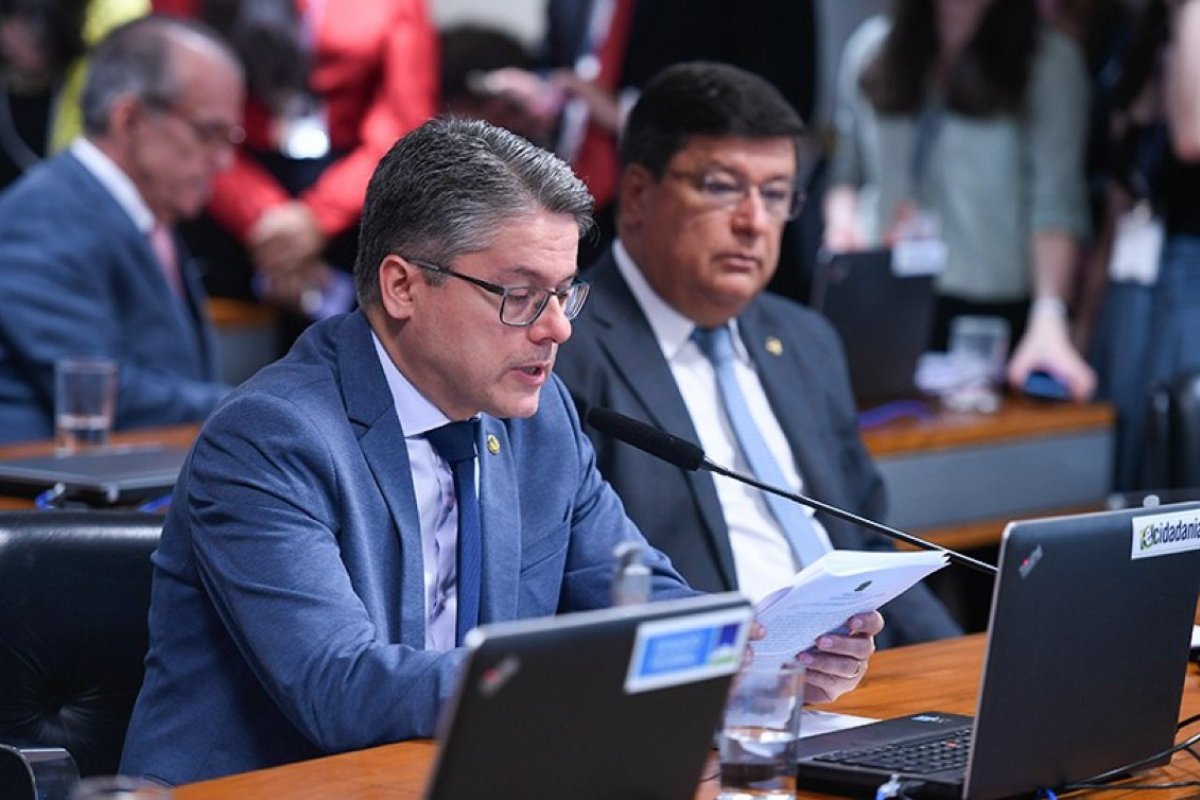 Senado aprova taxação de investimentos no exterior através de fundos offshore e exclusivos