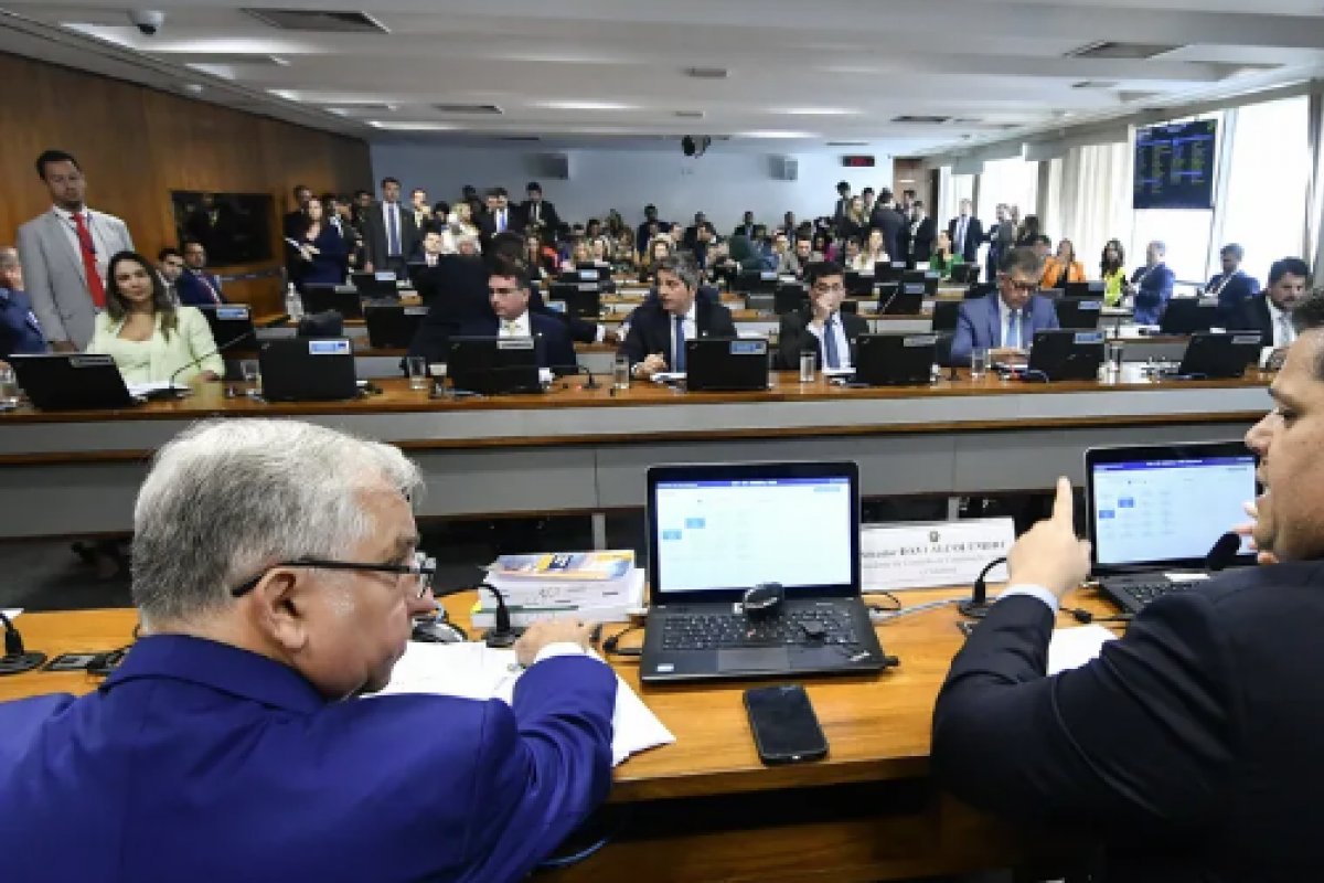 Senado aprova projeto para tornar hediondo sequestro e tráfico contra crianças e adolescentes