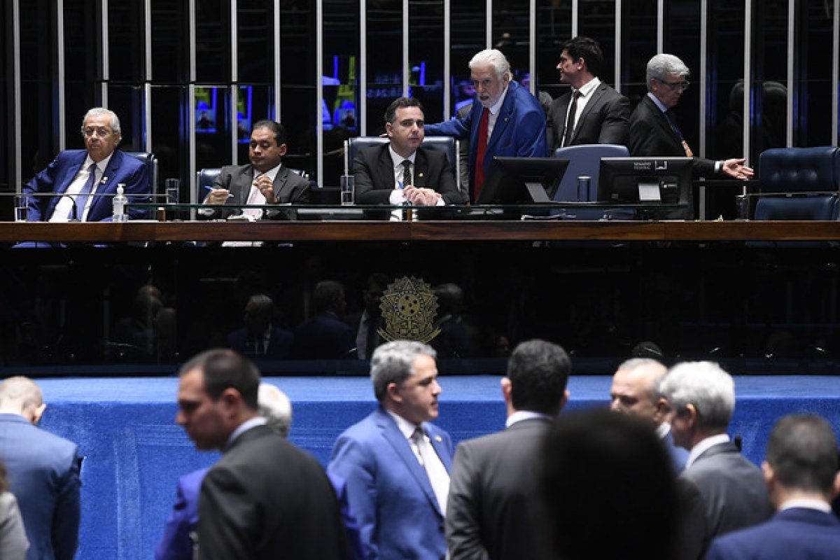 Senado aprova em 1º turno a PEC que restringe decisões dos ministros do STF