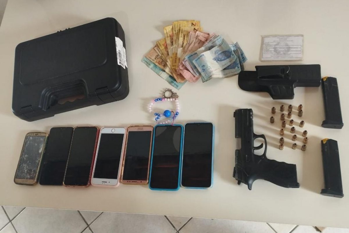 Homem é preso com pistola e sete celulares na região de Serrinha