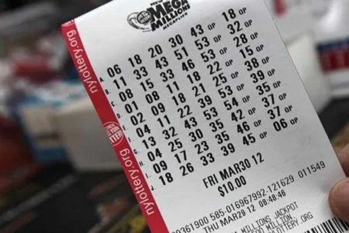 Homem ganha R$ 6,6 bilhões na loteria e processa ex-esposa por revelar prêmio à família