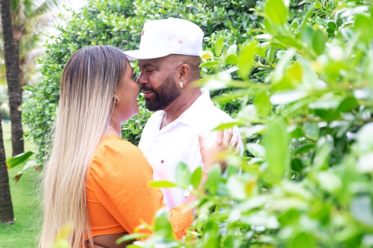 Silvanno Salles contracena com a esposa em novo clipe!