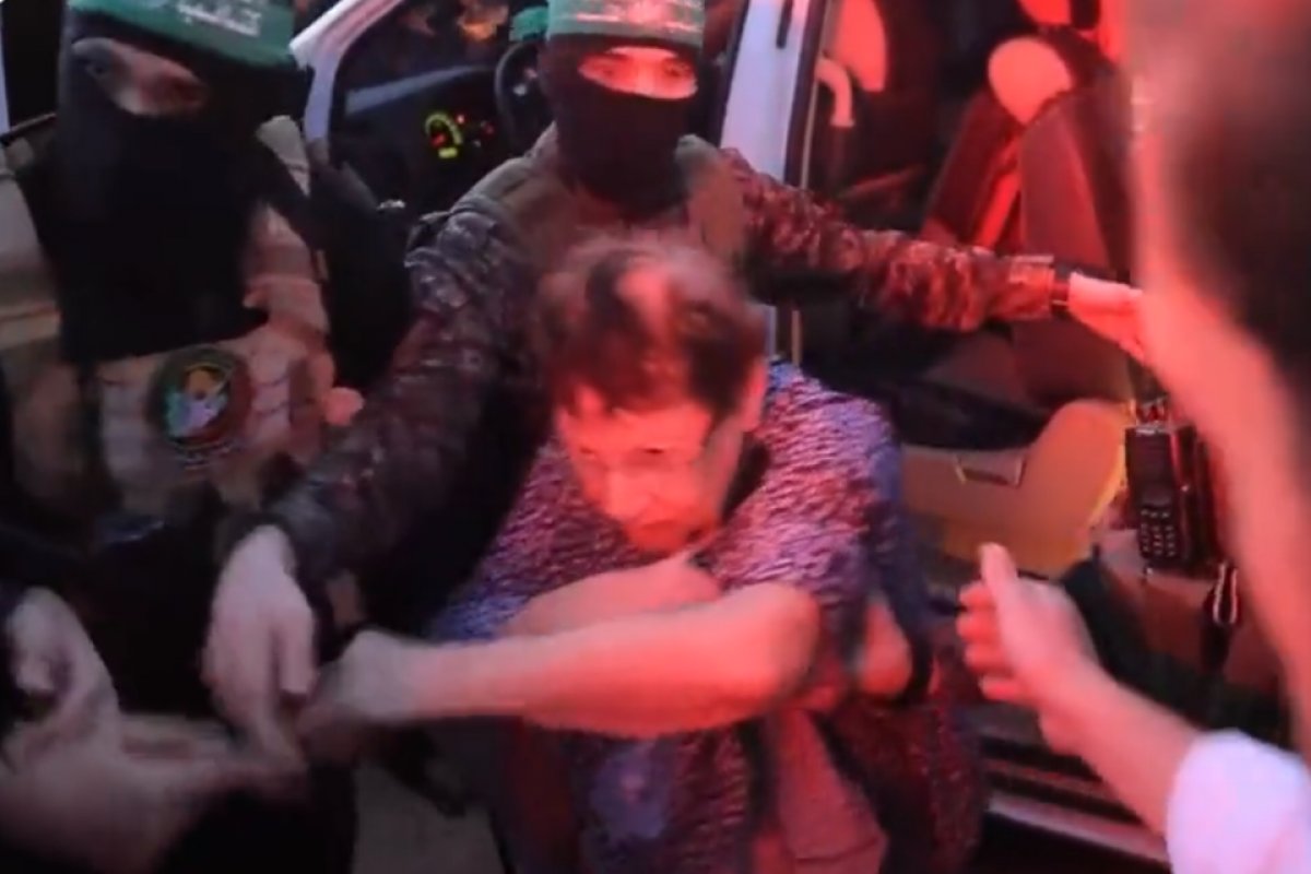 Vídeo: Hamas liberta 24 reféns em primeiro dia de cessar-fogo com Israel