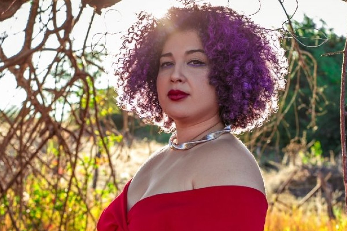 Déborah Cecília lança álbum “Segredo de Passarinho” e celebra a diversidade musical e cultural do Brasil!