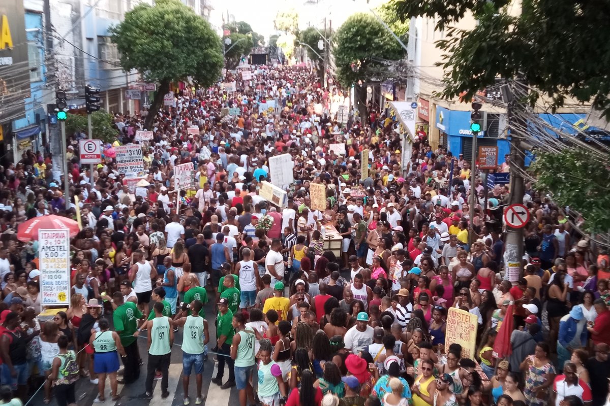 Salvador vive dia de carnaval antecipado com a décima edição da Caminhada Nacional do Samba!
