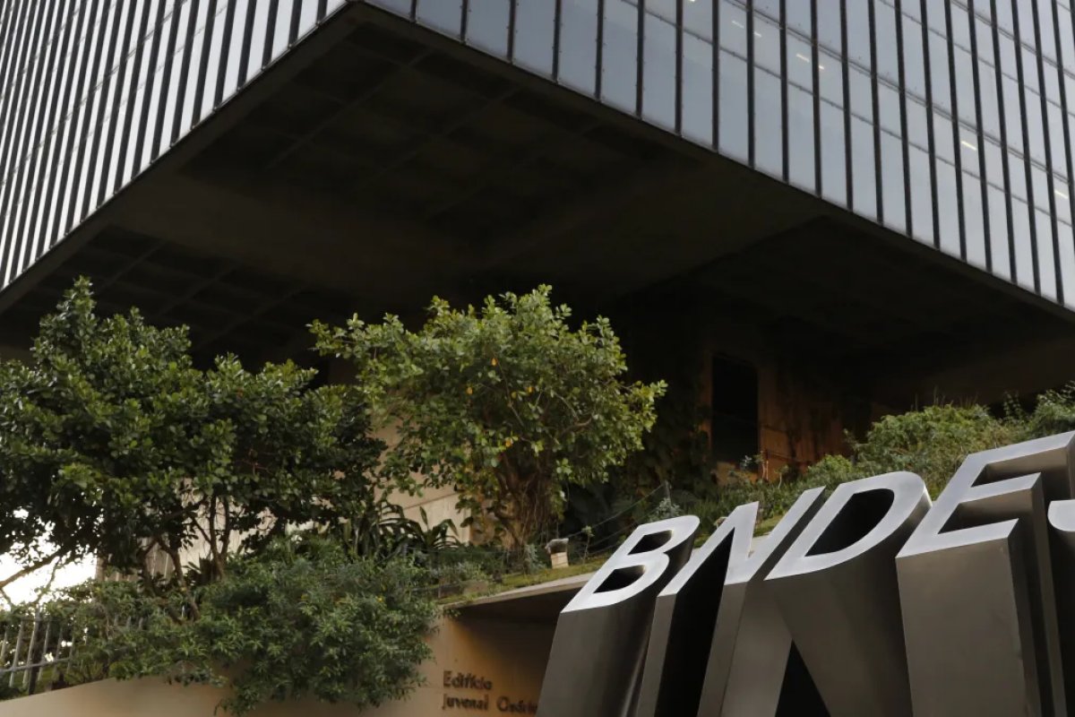 Governo envia projeto para BNDES retomar financiamento de obras no exterior