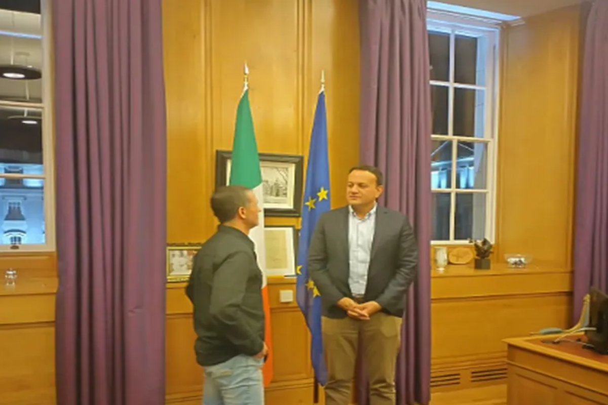 Brasileiro é homenageado na Irlanda por bravura durante ataque