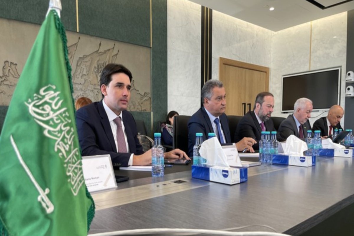 Governo cria grupo de trabalho para viabilizar US$ 10 bi em investimentos sauditas no Brasil