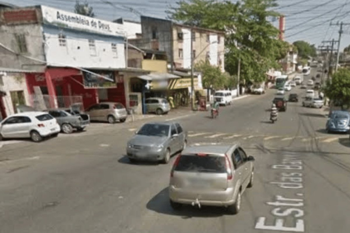 Homem é executado a tiros em Estrada das Barreiras