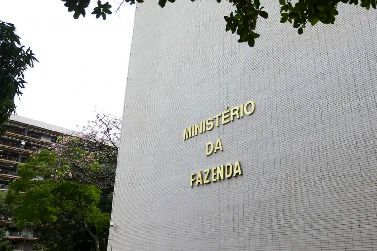 Superávit primário do Governo Central cai 40% em outubro