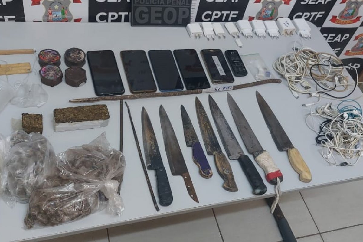 PM encontra celulares, drogas e armas brancas no Conjunto Penal de Teixeira de Freitas