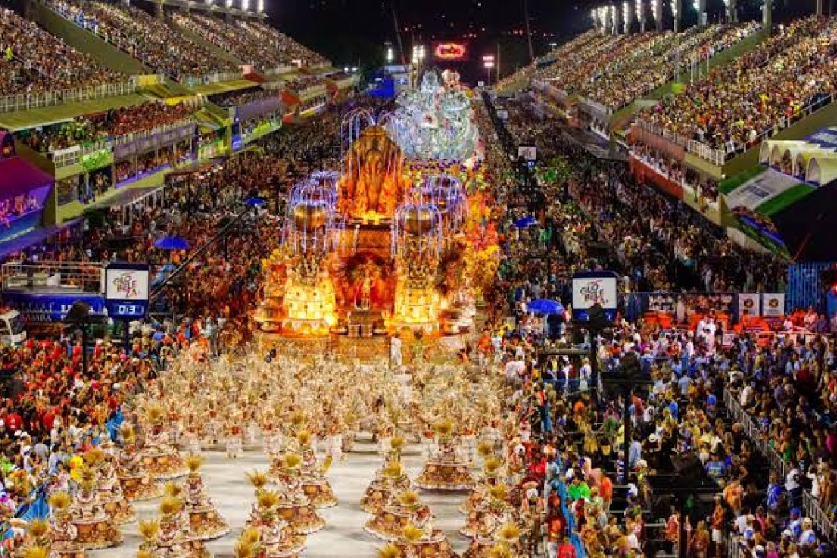 Prefeito do Rio de Janeiro anuncia repasse de quase R$ 26 milhões para as escolas de samba do Grupo Especial na Sapucaí!