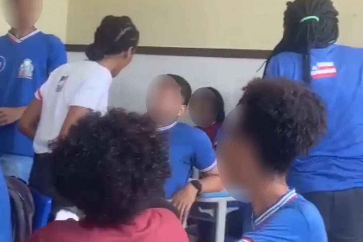 Vídeo: alunos trocam socos e escola na Bahia