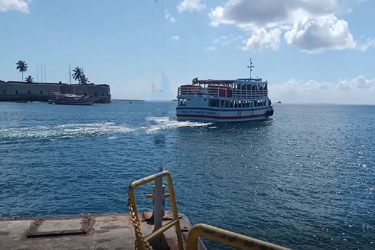 Travessia Salvador-Mar Grande tem embarque tranquilo e seis embarcações disponíveis nesta quinta (30)