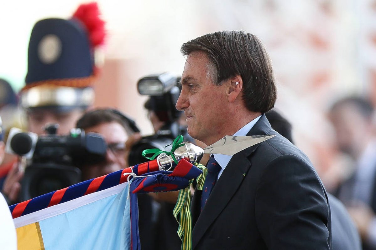 Bolsonaro deve sancionar fundo eleitoral de R$ 2 bi