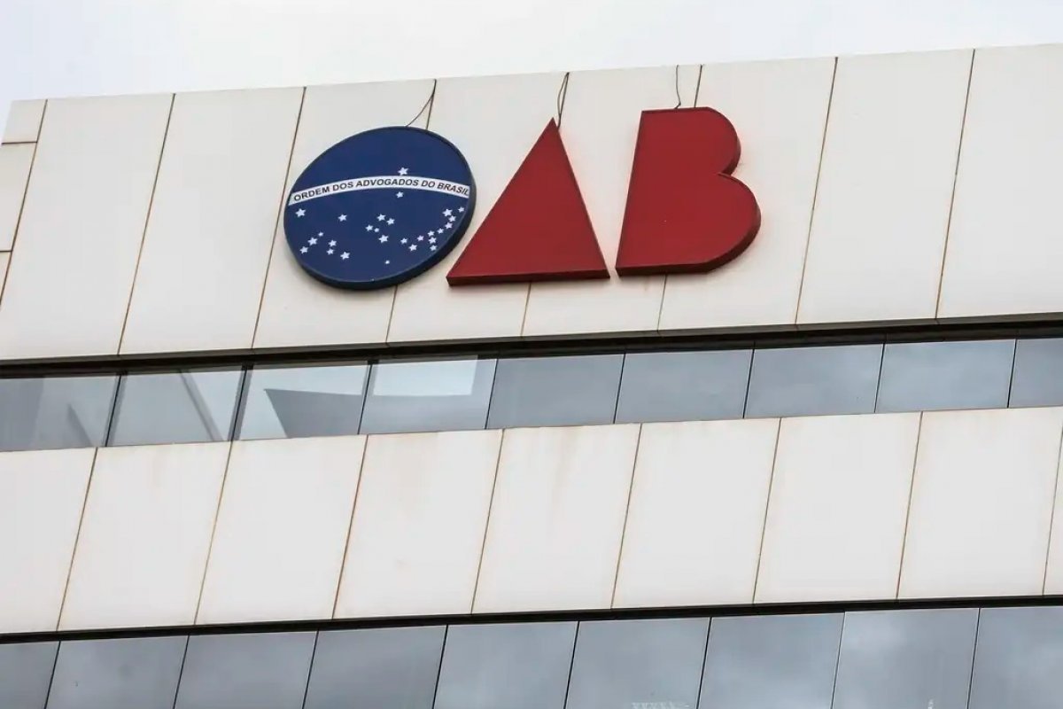 Seccionais da OAB não podem cobrar anuidade de sociedades de advogados