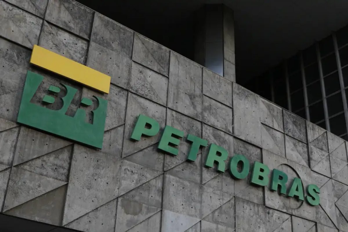 Governo aprova mudança no estatuto da Petrobras questionada pelo TCU