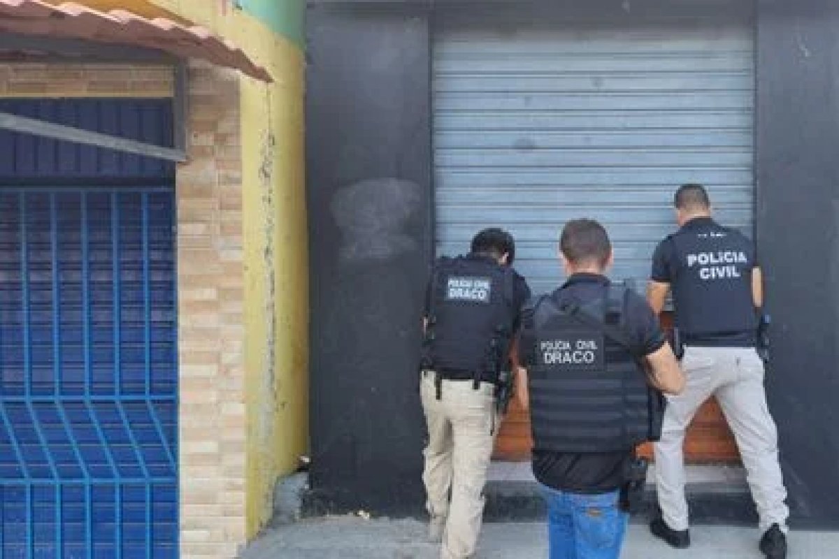 Mais de 200 policiais participam de operação contra o tráfico de drogas na RMS