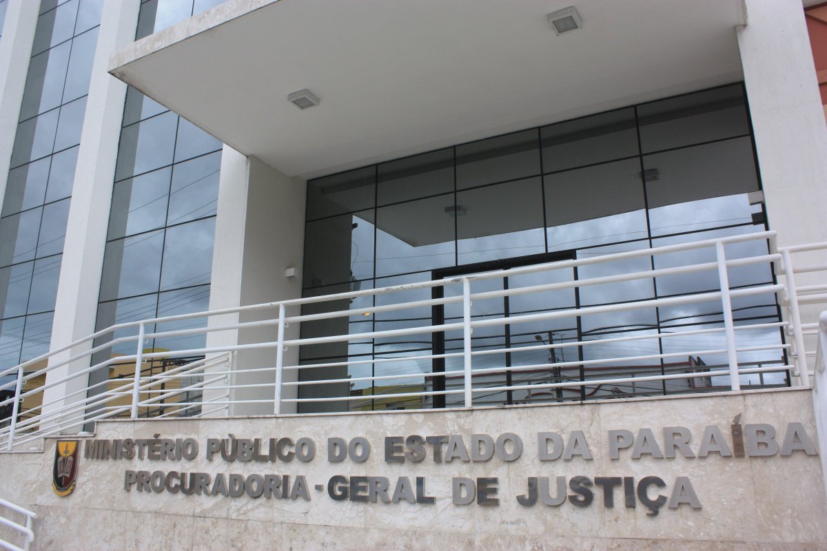 Professora é detida por crime que aconteceu quando ela tinha 10 anos