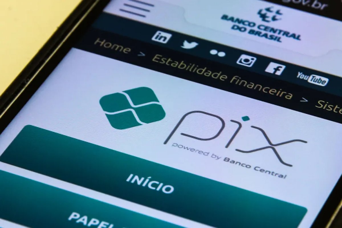 Três em cada dez brasileiros devem pagar contas do início do ano com Pix, aponta levantamento