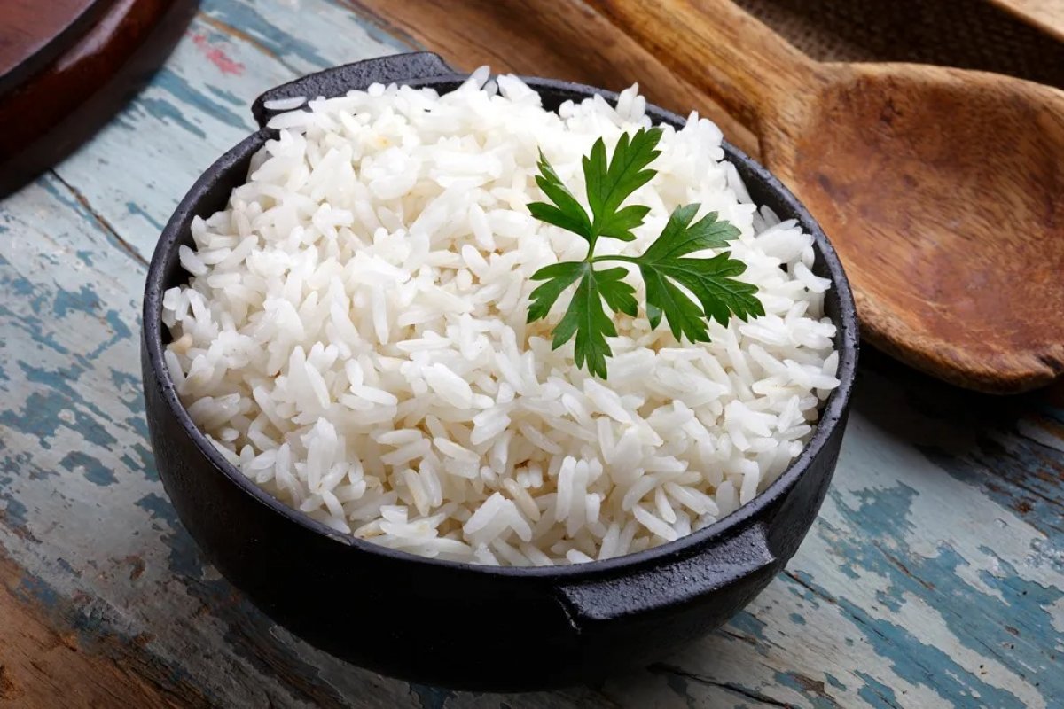 Estudo de Harvard alerta sobre impacto do arroz branco na saúde